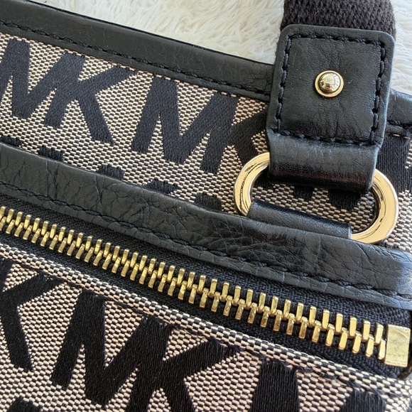 Michael Kors Black & Tan Signature Jacquard Canvas Crossbody Travel Purse - Picture 6 of 12
